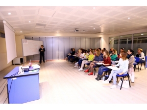 Manavgat’ta Yabancı Gelinler Türkçe Öğreniyor