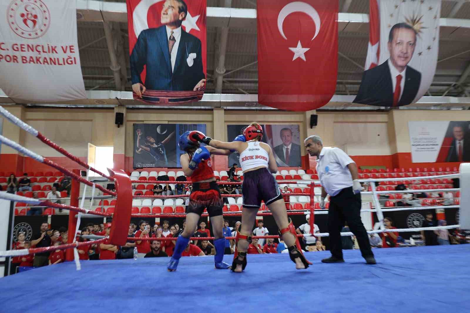 bilecik-te-kick-boks-sampiyonasi-tamamlandi