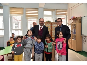 Başkan Üzülmez Özel Çocukları Unutmadı