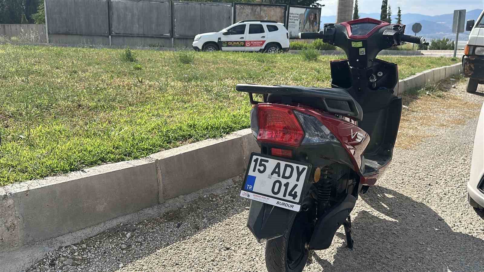 kontrolden-cikan-motosiklet-devrildi-surucu-yaralandi