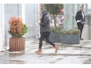 Aniden Bastıran Sağanak Vatandaşları Hazırlıksız Yakaladı