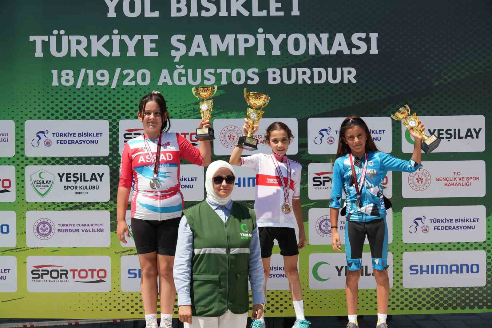 akhisarli-bisikletciler-turkiye-sampiyonasi-nda-kursuyu-doldurdu