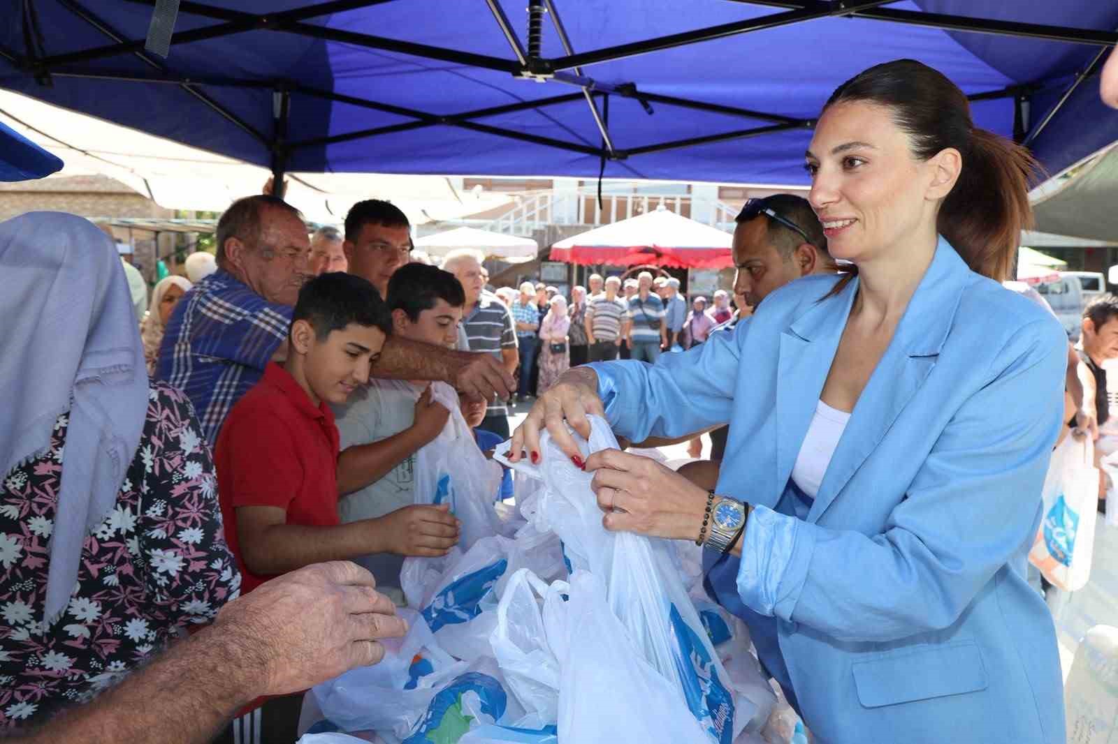 soke-belediyesi-nin-unlari-bagarasi-nda-vatandaslara-dagitildi