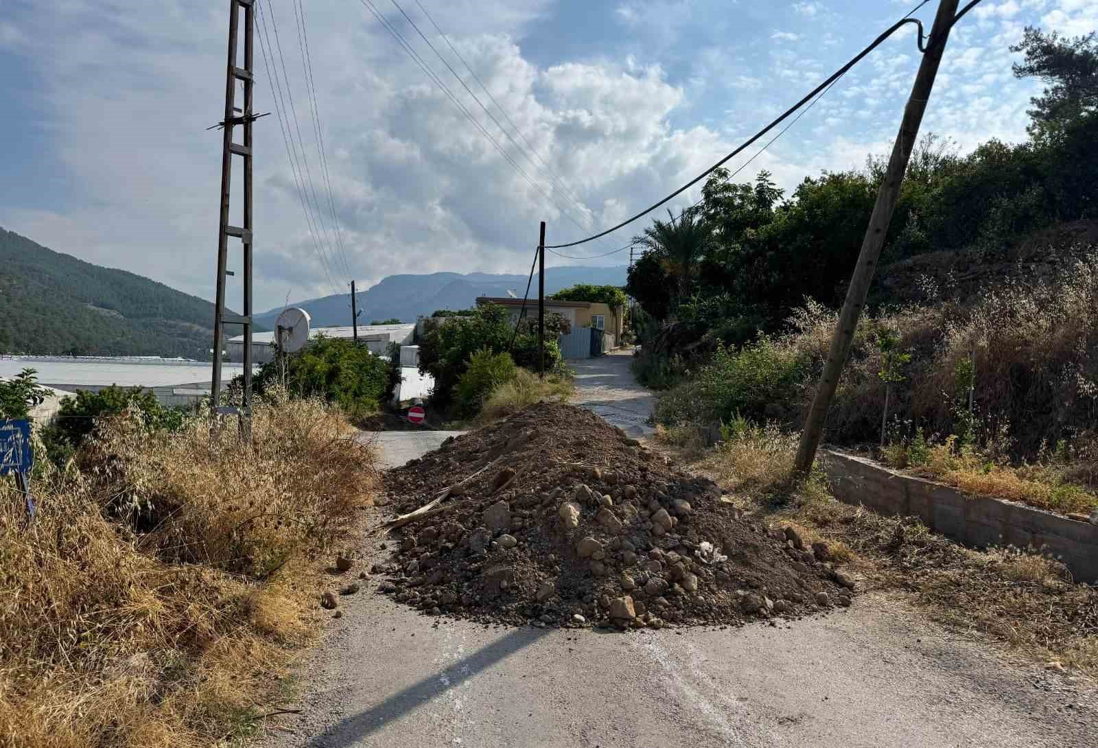 bozyazi-da-yol-krizi-buyuyor-alternatif-guzergah-da-kapatildi