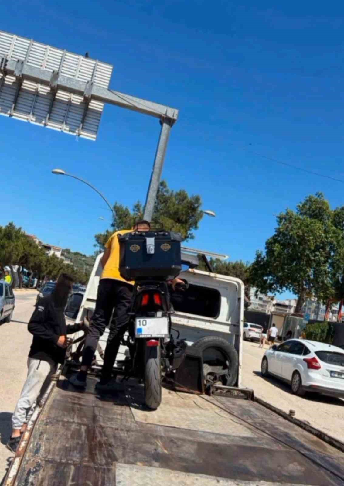 dur-ihtarina-uymadi-ehliyetsiz-cikti-240-bin-lira-ceza-yedi