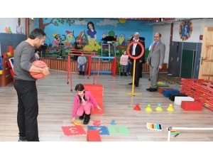 Ali Korkut, Erzurum Özel Eğitim Uygulama Merkezini Ziyaret Etti