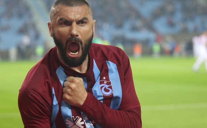 Burak Yılmaz Atıyor, Parasını Çıkartıyor