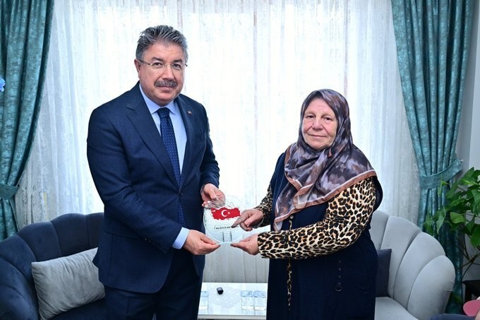 vali-yilmaz-merhum-kibris-gazisi-tinmaz-in-ailesine-taziye-ziyaretinde-bulundu