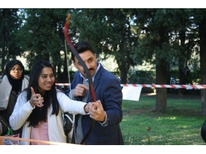 Üniversite Öğrencilerine Ok Atış Talimi