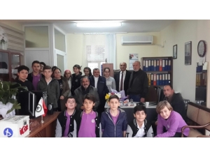 Burhaniyeli Öğrenciler Engellileri Ziyaret Etti