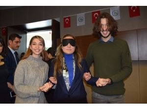 Rektör Çakar Programa Gözleri Kapatıp Girdi