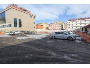 Kapalı Otoparkın Üst Kısmı Geçici Olarak Araç Parkına Açıldı