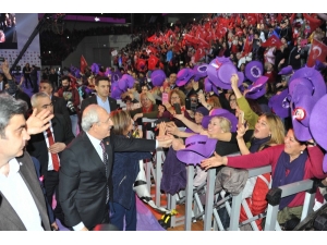 Balçova’nın Mor Şapkalı Kadınları Dikkat Çekti