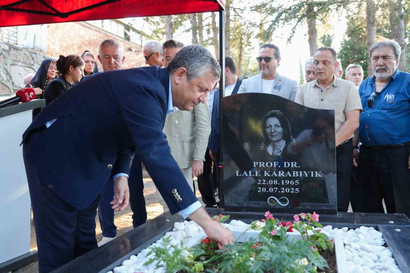 prof-dr-lale-karabiyik-i-anma-programina-chp-grup-baskani-ozgur-ozel-de-katildi