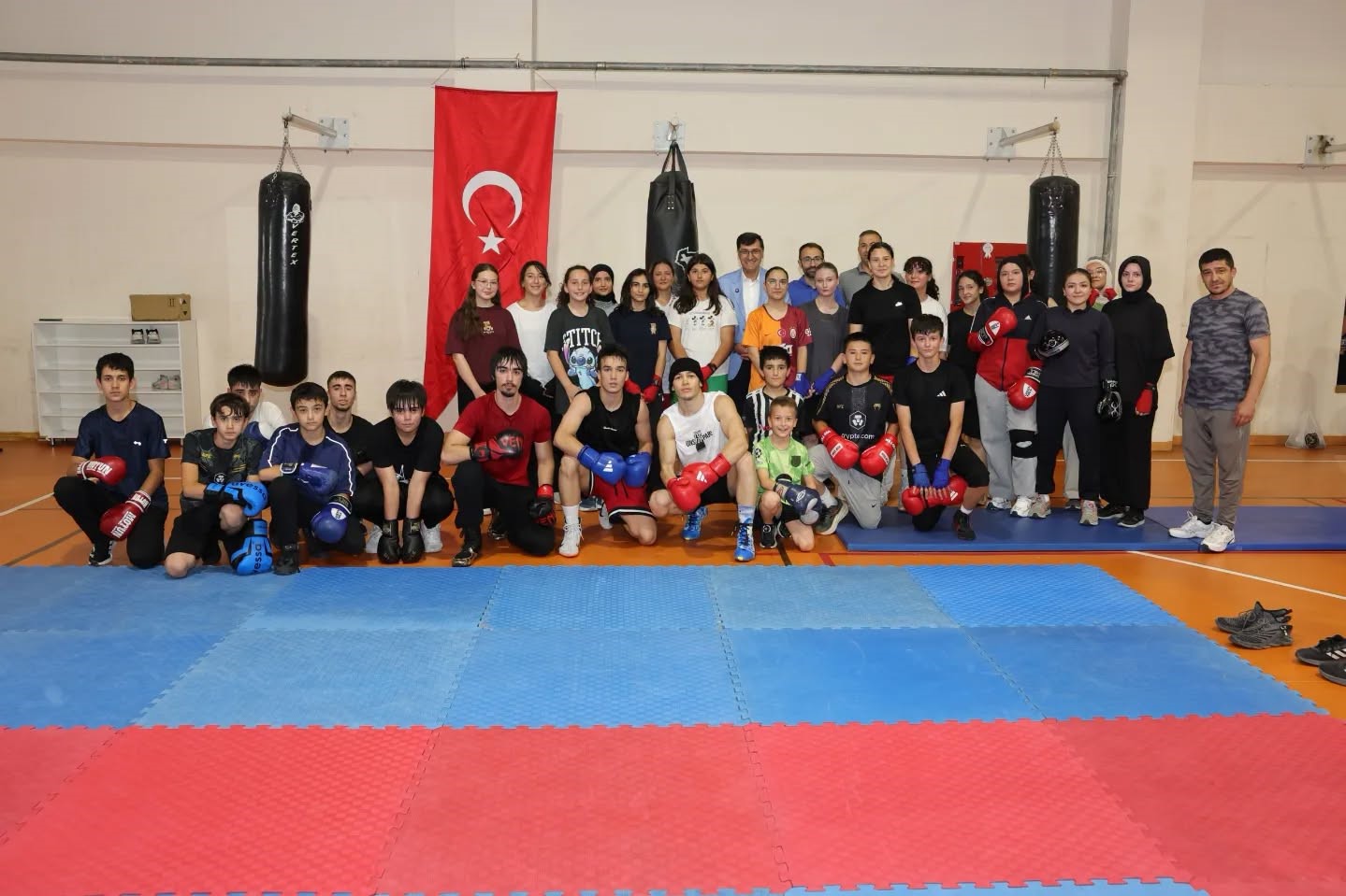 baskan-kahveci-genclerimizin-sportif-gelisiminin-yanindayiz