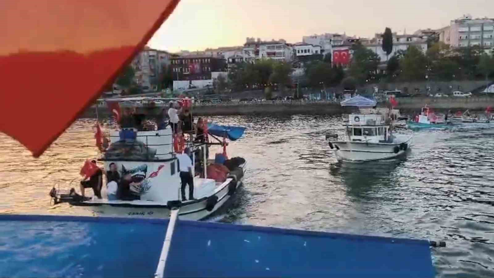 tekneler-denizde-konvoy-yapti