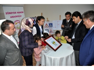 Elleri Minik, Yürekleri Kocaman