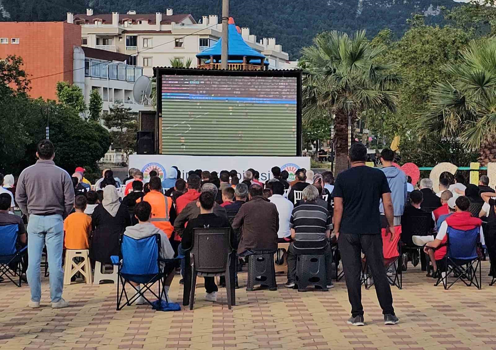 milli-mac-heyecani-kastamonu-da-dev-ekranda-yasandi