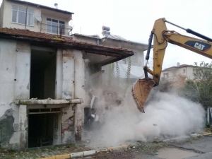 Körfez’de Kaçak Yapılarla Mücadele Sürüyor