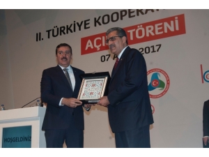 Recep Konuk’a Üstün Hizmet Ödülü