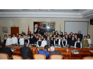 Minik Öğrenciler Meclise Katıldı