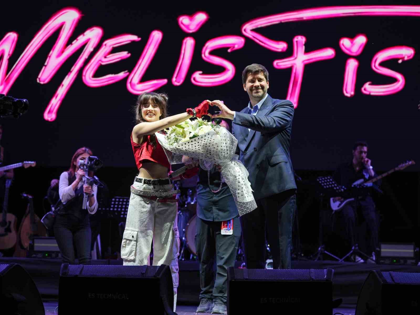 tarsus-ta-cocuk-ve-genclik-festivali-coskuyla-basladi