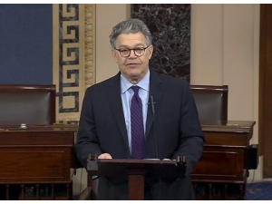 Abd Senatörü Franken İstifa Etti