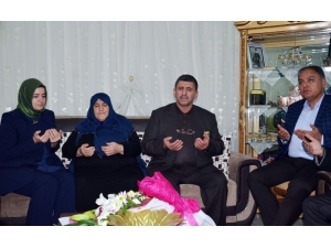 Bakan Kaya Kilis’te Şehit Ailesini Ziyaret Etti