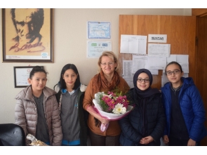 Öğrencilerden Kadın Muhtarlara Ziyaret