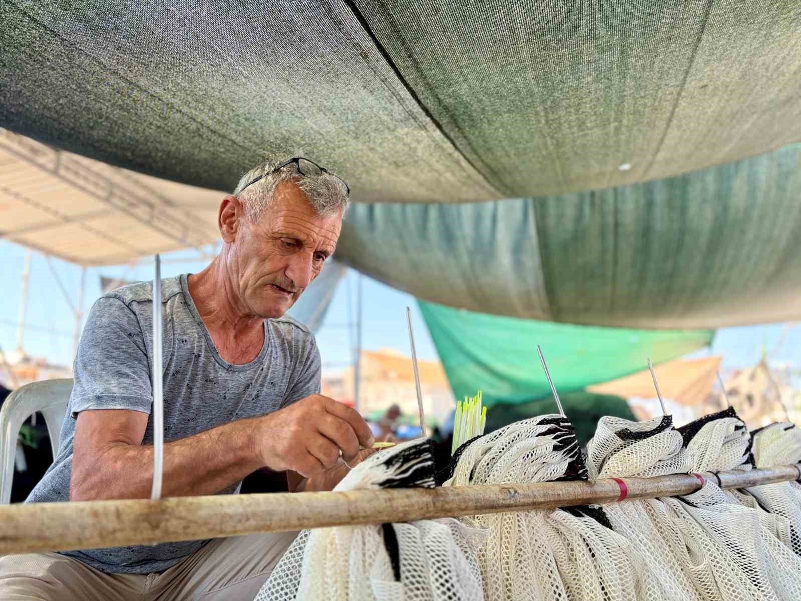 izmir-de-balikcilar-yeni-av-sezonu-icin-gun-sayiyor