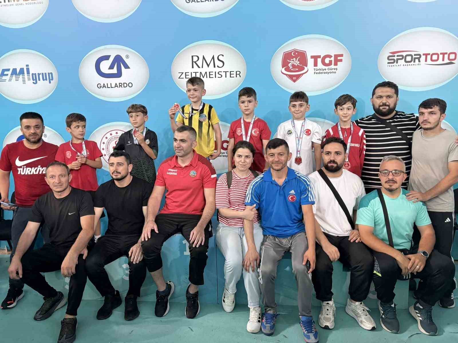 minik-pehlivan-ertugrul-alp-tekin-den-turkiye-sampiyonasi-nda-cifte-madalya