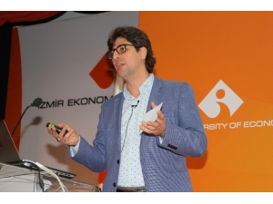 İzmir Ekonomi’de İletişimin Gücü Konuşuldu