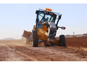 Akçakale’de Yol Yapım Çalışmaları Devam Ediyor