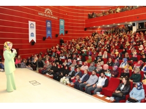 Hatice Kübra Tongar Gebze’ye Geliyor