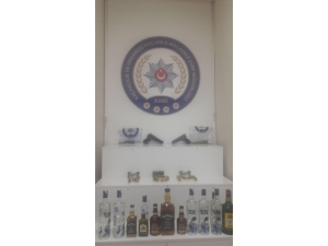 Kars’ta Kaçak İçki Ve Silah Ele Geçirildi