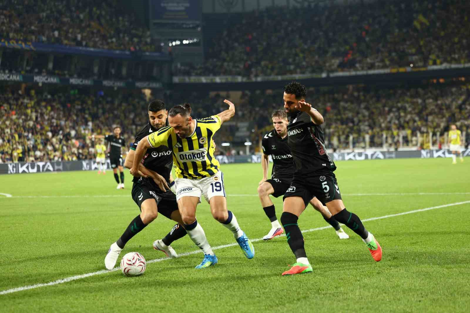 trendyol-super-lig-fenerbahce-1-konyaspor-1-mac-devam-ediyor