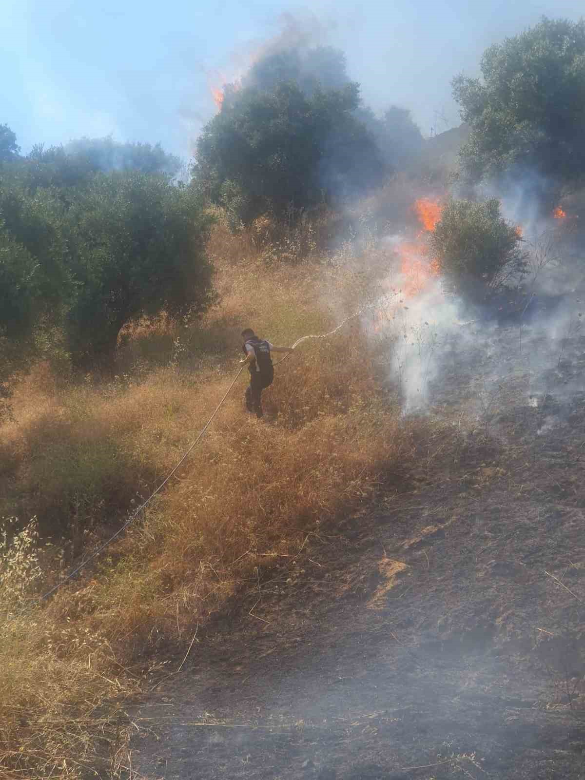 nazilli-belediyesi-ekipleri-bozyurt-taki-yangin-sondurme-calismalarina-destek-veriyor