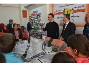 Saruhanlı’da Öğrenciler Robotik Çalışmaları İnceledi