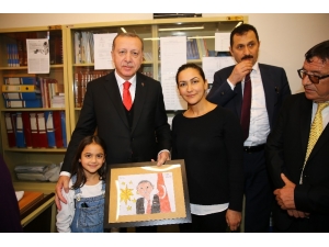 Cumhurbaşkanı Erdoğan, Celal Bayar Lisesi’ni Ziyaret Etti