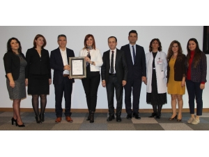 Medical Park İzmir Bsı Belgesini Aldı