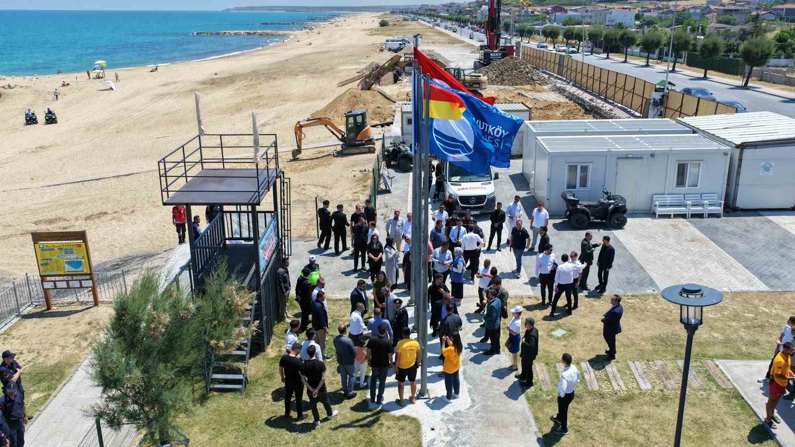 arnavutkoy-un-mavi-bayrakli-karaburun-sahili-istanbul-un-yeni-gozdesi