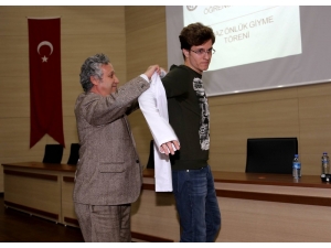 Eczacılık Fakültesi Öğrencileri Beyaz Önlüklerini Giydi