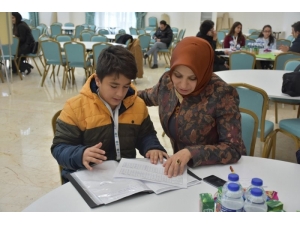 Güvenli İnternet Bilinçli Kullanım Çalıştayının İlk Oturumu Yapıldı