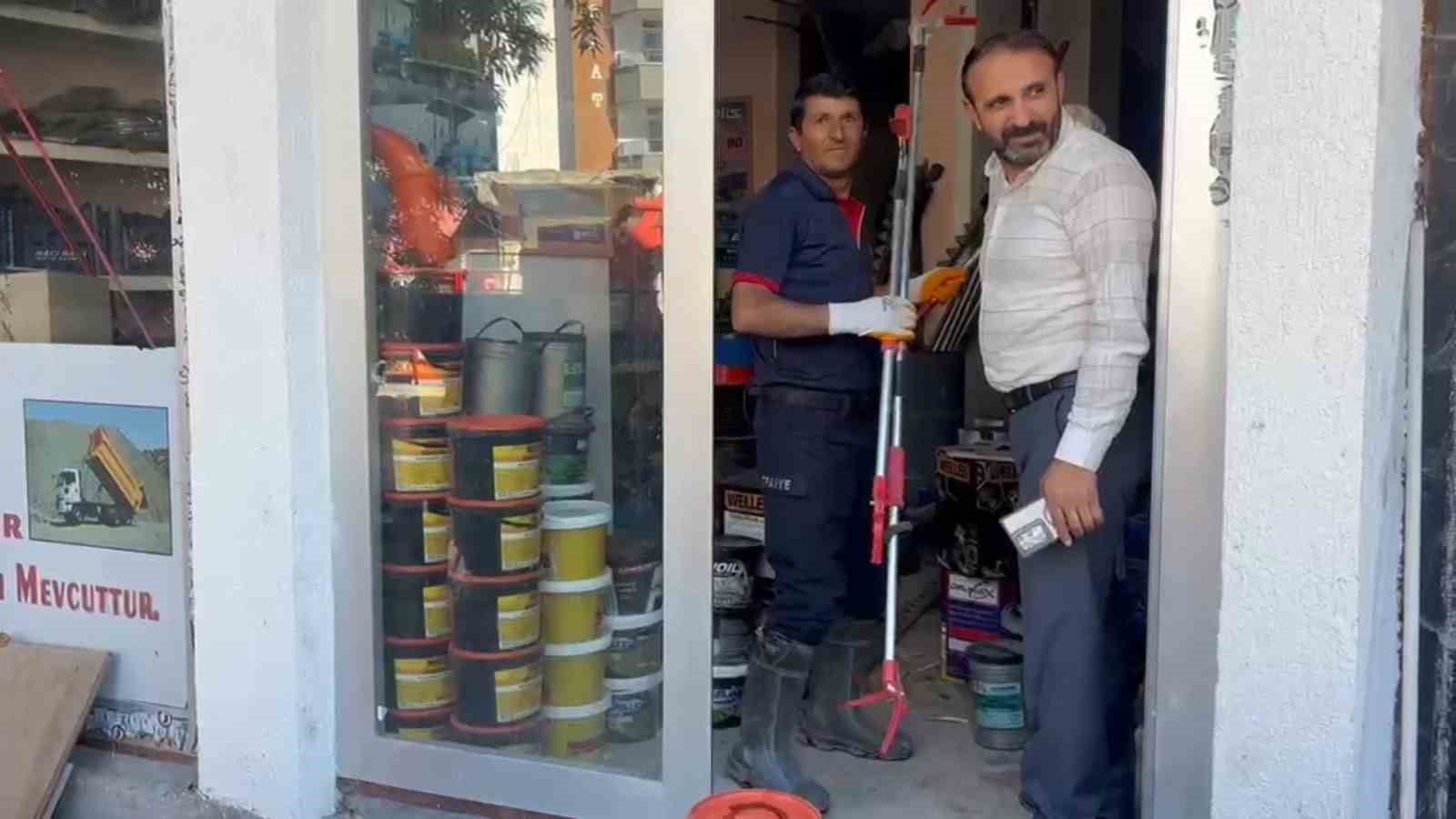 adilcevaz-da-is-yerine-giren-yilan-ekipleri-harekete-gecirdi