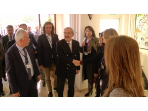 Chp İlçe Kongresinde İstiklal Marşı Çalınamayınca, Yerel Gazeteci, Boynunda Fotoğraf Makinesiyle Marşı Söyletti