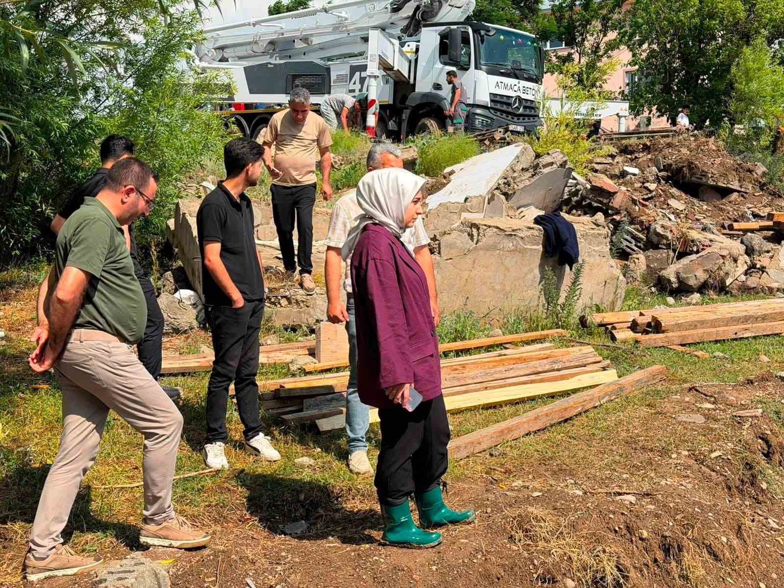 kaymakam-cizmeleriyle-gundem-oldu