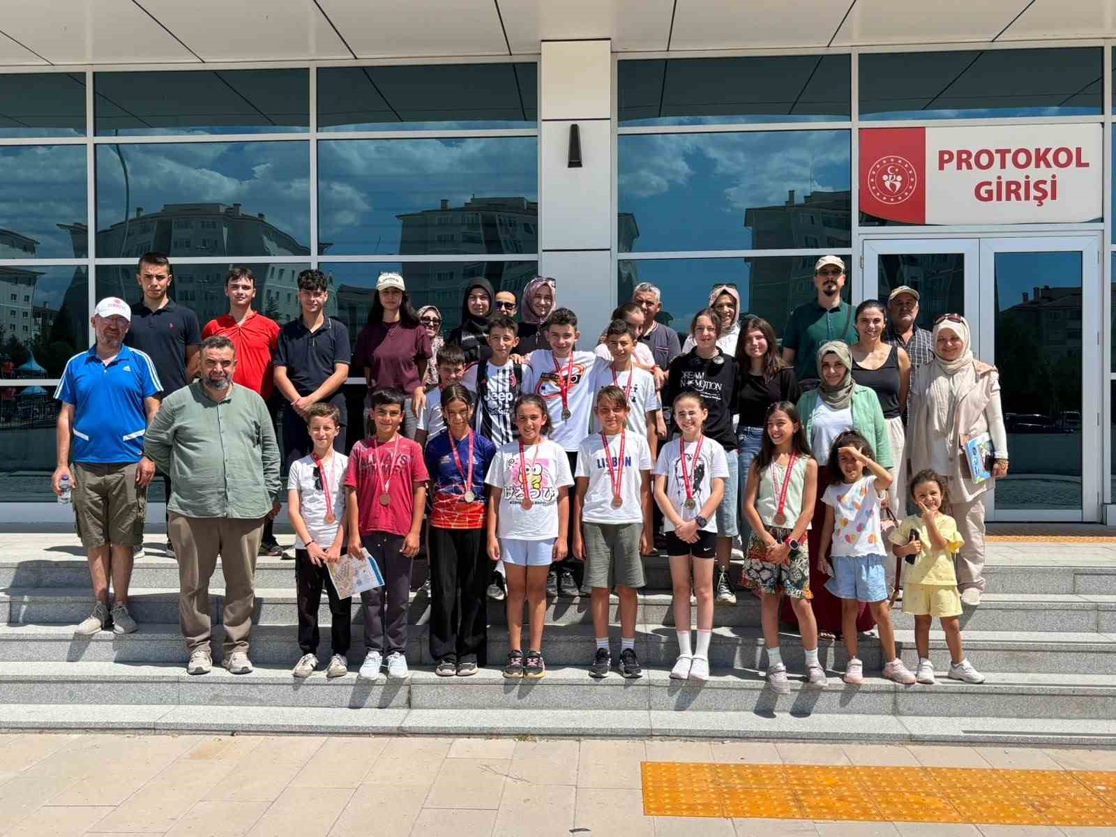 30-agustos-zafer-bayrami-na-ozel-oryantiring-yarismasi-akkent-te-gerceklesti