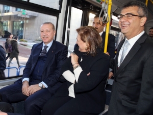 Cumhurbaşkanı Erdoğan Elektrikli Otobüsle Mabeyn Köşkü’ne Gitti