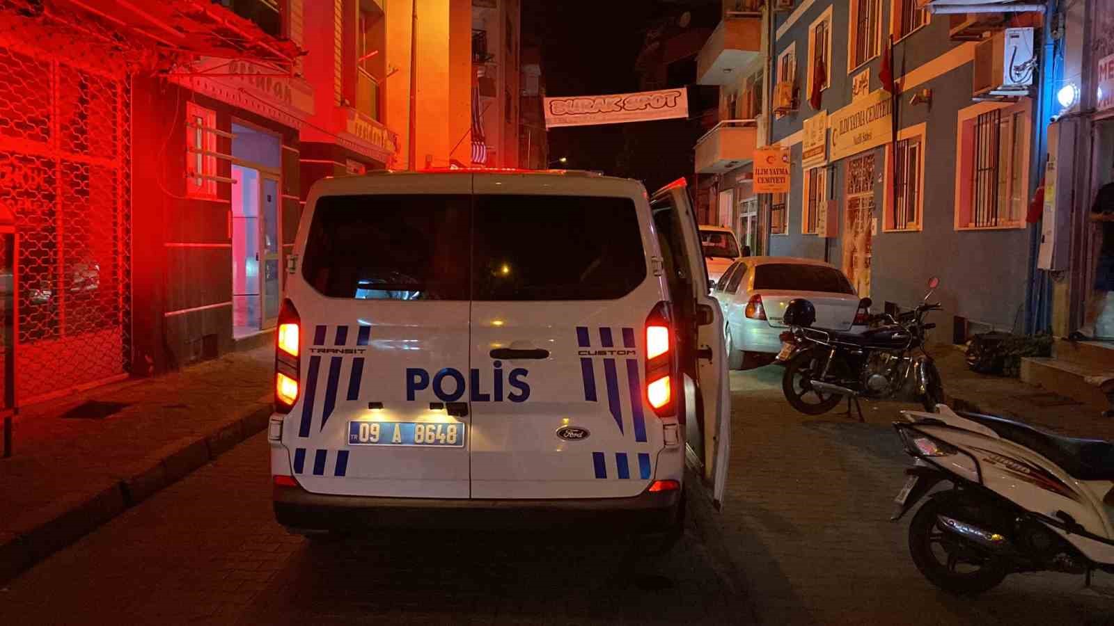 nazilli-de-bicakli-kavga-kolundan-yaralanan-genc-hastaneye-kaldirildi