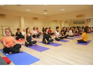 Meme Kanserli Kadınlar Yaşamı ‘Yoga’ladı